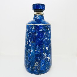 BOTELLA DE PISCO ENCHAPADA EN LAPISLÁZULI
