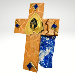 Cruz en Cobre con Relieve y Aplicaciones en bronce y Piedras