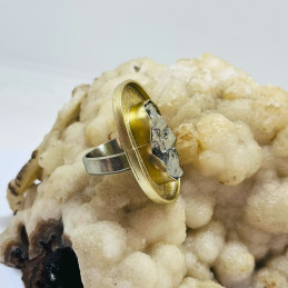 Anillo Ajustable Óvalo en Bronce y Pirita