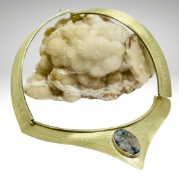 Collar Tiara en Bronce Centro Óvalo en Piedra Cruz