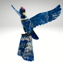 Condor esculpido en Lapislázuli con Alas Extendidas y Base