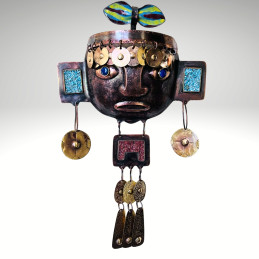 Máscara Mapuche con Rosetón y colgante pectoral forma Arco Cuadrado