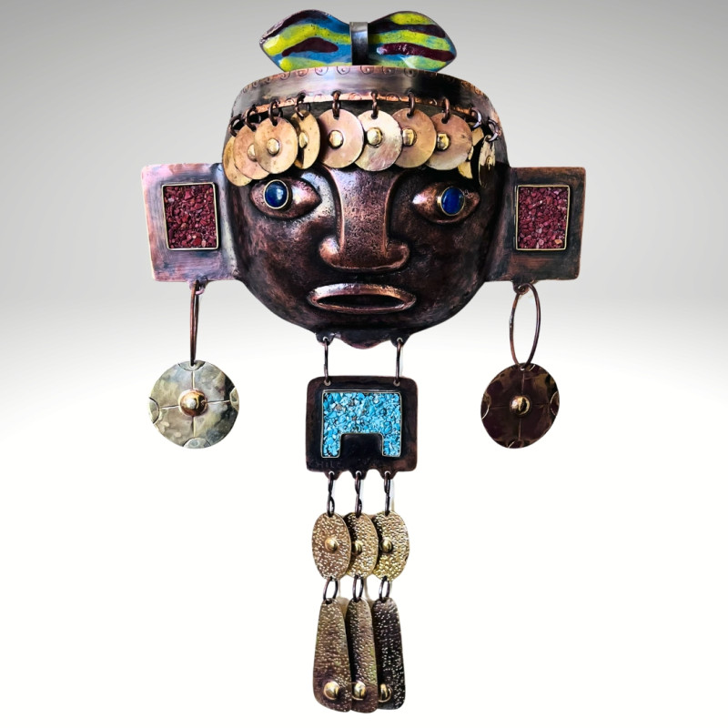 Máscara Mapuche con Rosetón y colgante pectoral forma Arco Cuadrado