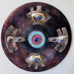 Plato en Cobre Envejecido con Aplicaciones en Bronce y Piedras