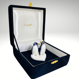 Pareja de Pingüinos con Base Corazón