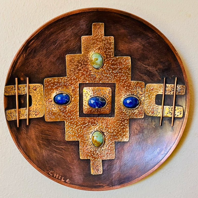 Plato en Cobre con Aplicación Bronce y Cabuchones de Lapislázuli y Crisocola