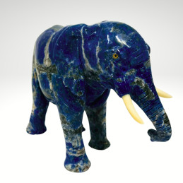 Elefante esculpido en Lapislázuli con colmillos